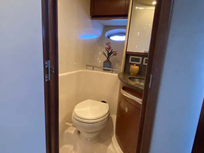 Mojo Risin Yacht Photos Pics 