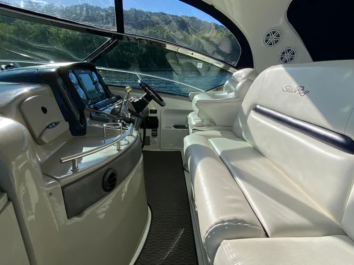 Mojo Risin Yacht Photos Pics 