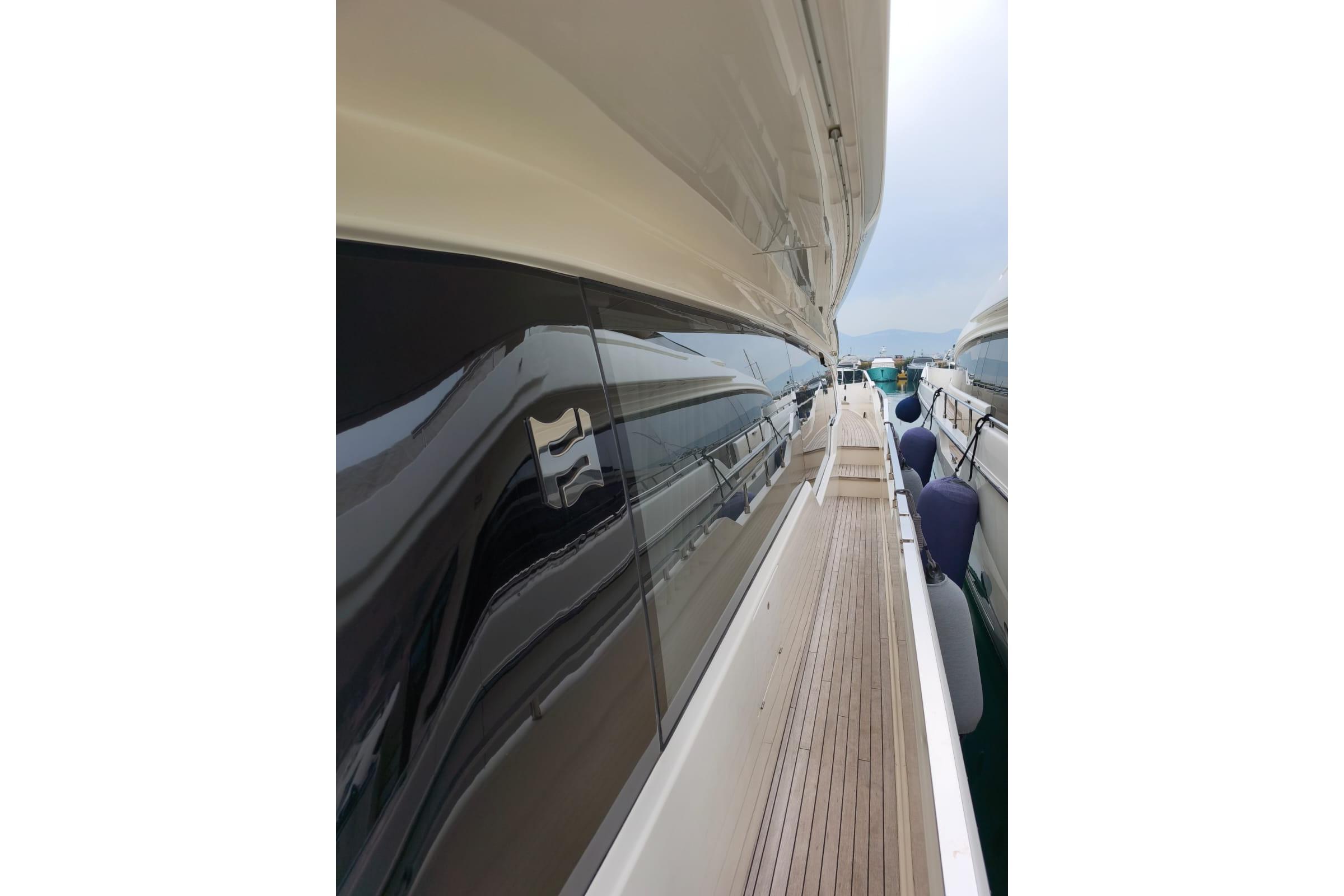 2019 Ferretti Yachts 780