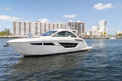 Cruisers Yachts 50 Cantius