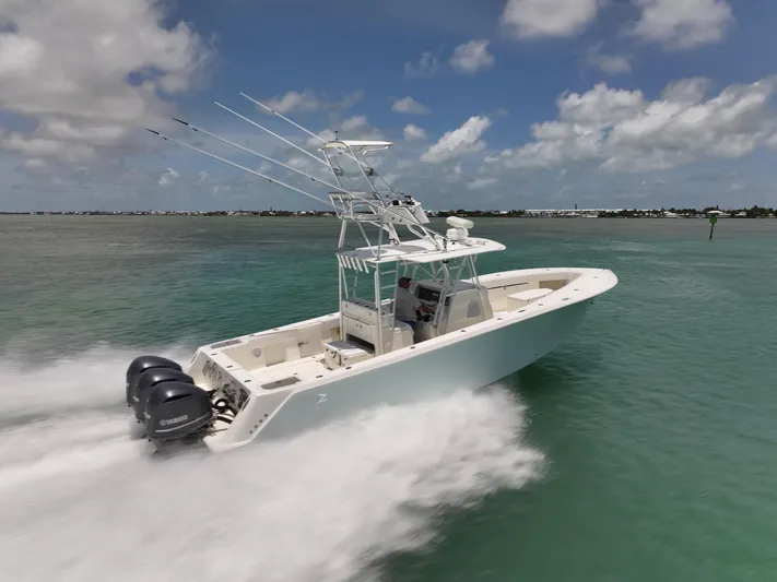  Yacht Photos Pics 2015 SeaVee 370z boat speeding on water with triple outboard engines.