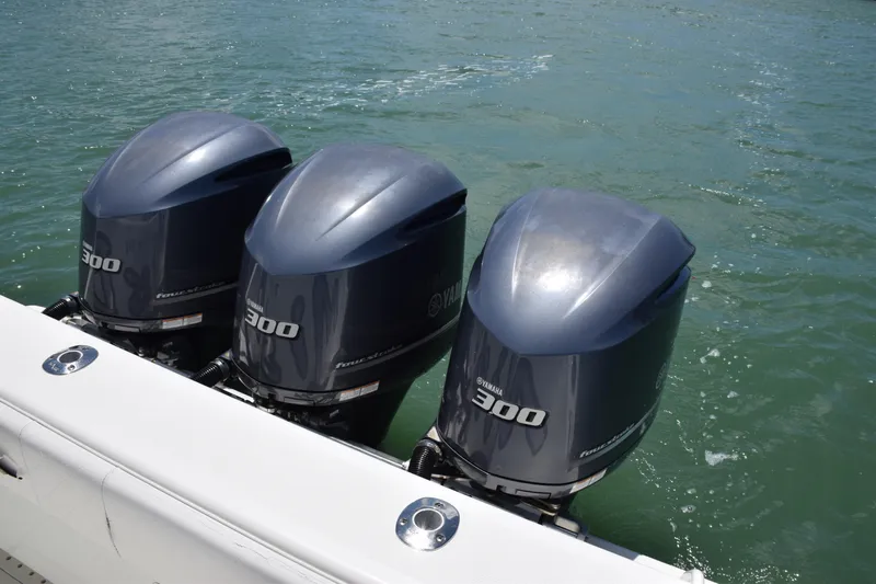  Yacht Photos Pics Triple Yamaha 300 outboard engines on a 2015 SeaVee 370z boat.