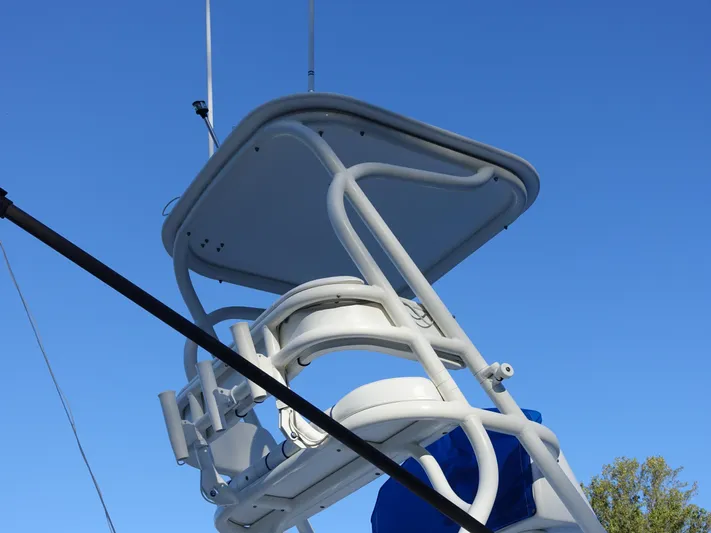  Yacht Photos Pics Regulator 41 boat tower against clear blue sky, 2016 model.