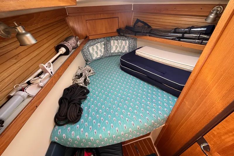 Sandman Yacht Photos Pics Cozy cabin interior of 2004 Catalina 400 MkII sailboat with nautical decor.