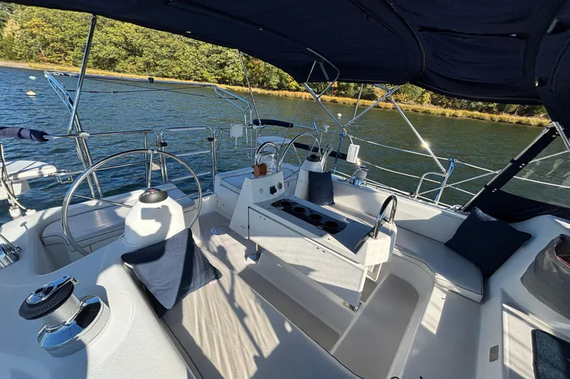 Sandman Yacht Photos Pics Cockpit of 2004 Catalina 400 MkII sailboat with dual steering wheels and seating.