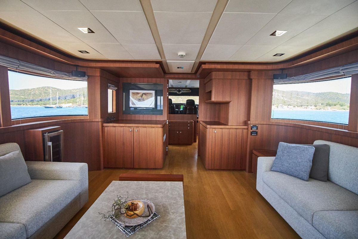 2010 Custom Line 108 