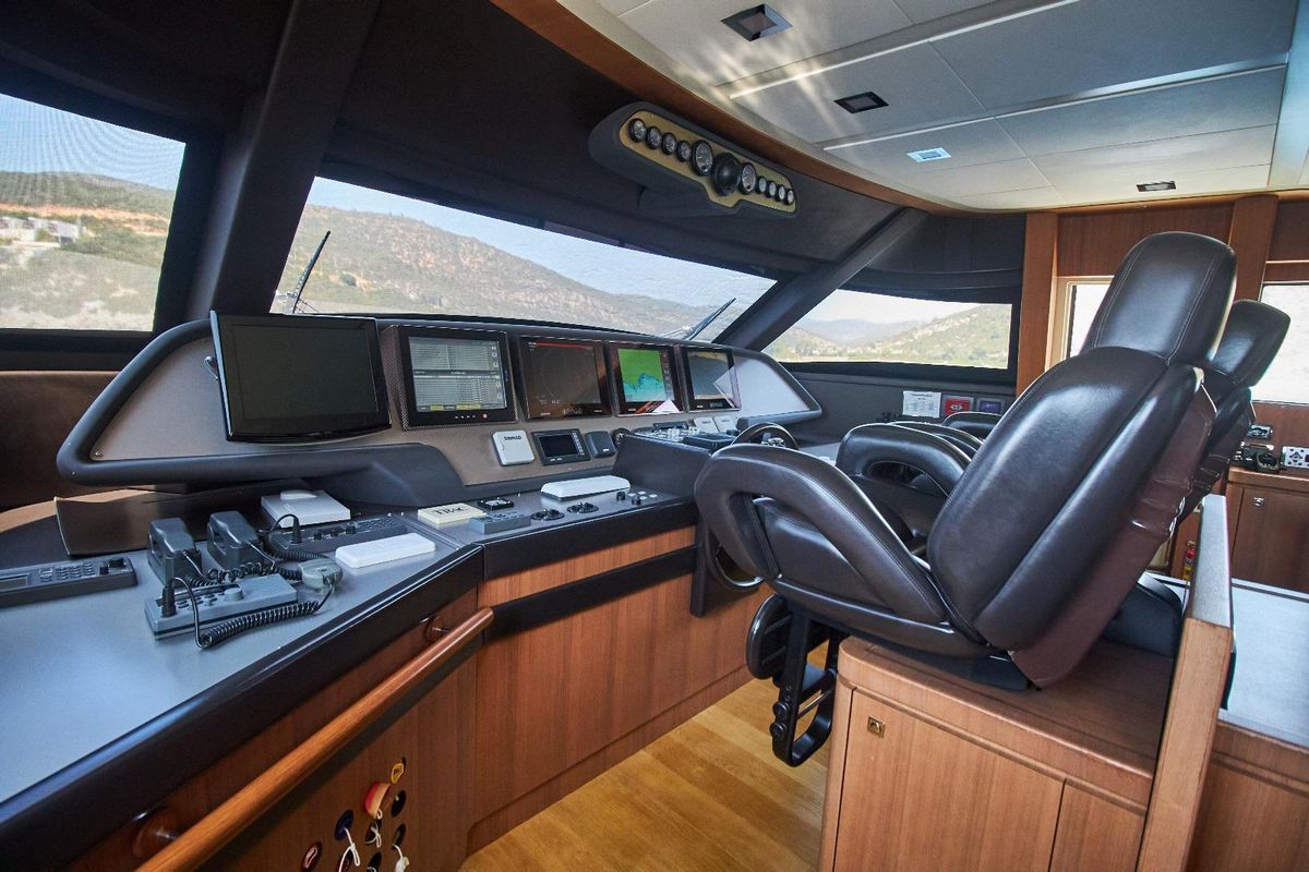2010 Custom Line 108 