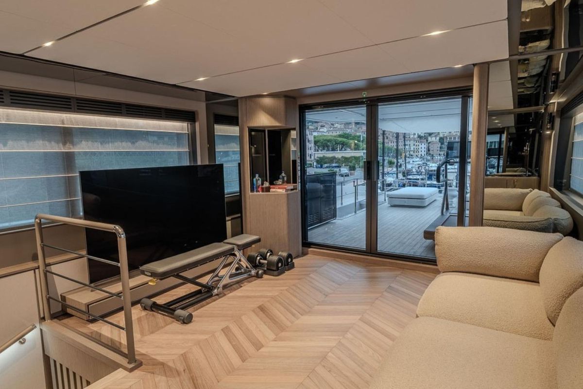2025 Ferretti Yachts 85 