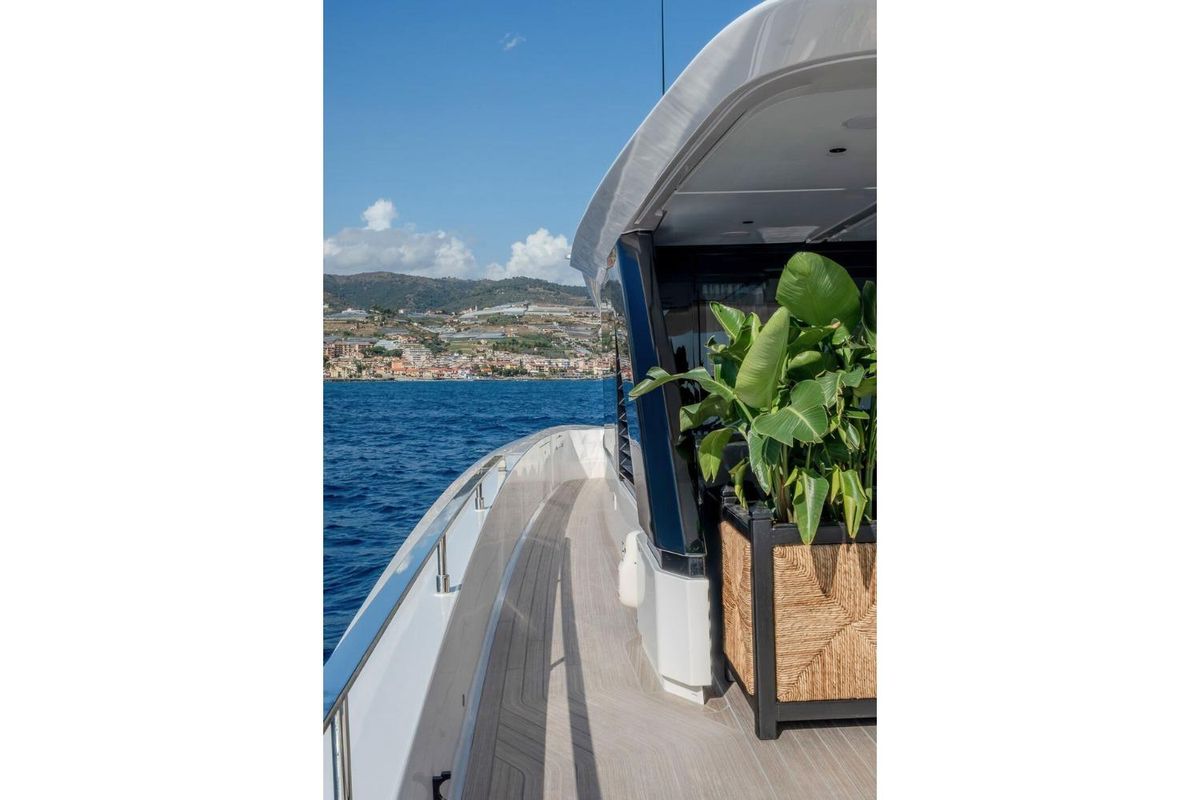 2025 Ferretti Yachts 85 