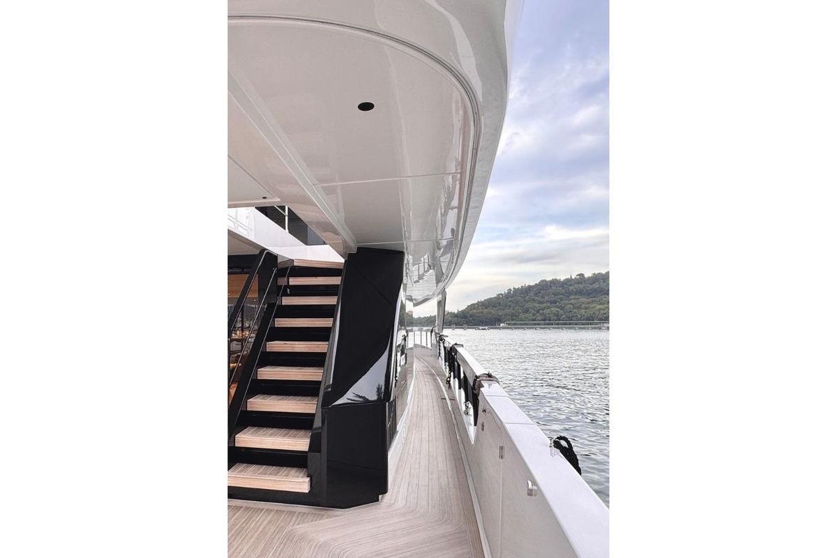 2025 Ferretti Yachts 85 