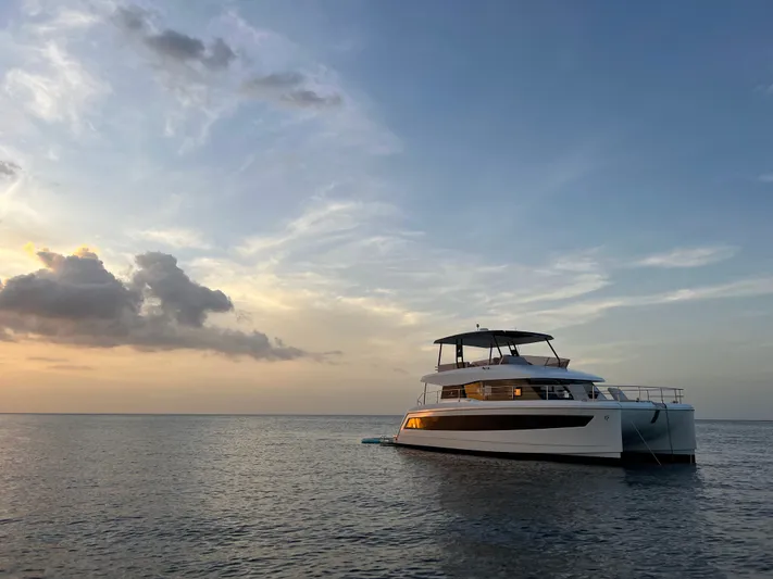 Pheonix Yacht Photos Pics 