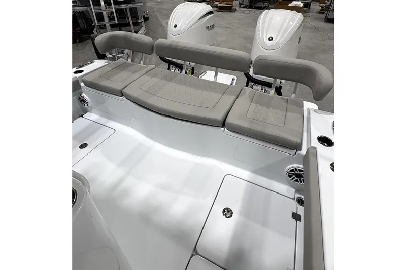 Brand New Yacht Photos Pics Freeman 28 boat 2026 with gray cushions and Yamaha engines.