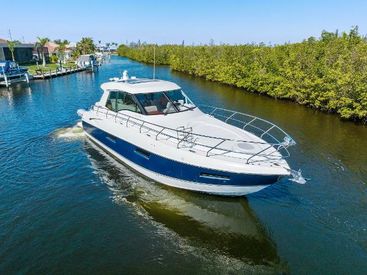 2013 48' Cruisers Yachts-48 Cantius Punta Gorda, FL, US
