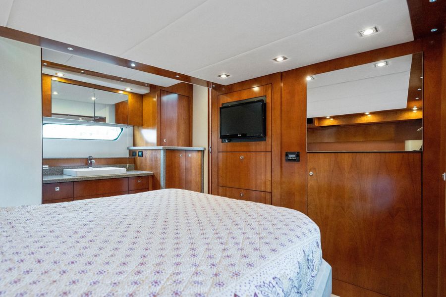 2013 Cruisers Yachts 48 Cantius