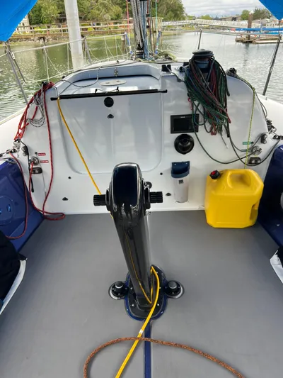 Manifest Yacht Photos Pics 2016 Offshore Racing Van Munster Boats Fred Barrett 35 cockpit with ropes and equipment.