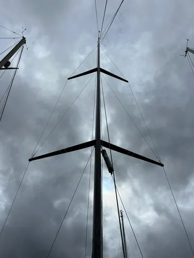 Manifest Yacht Photos Pics Mast of 2016 Offshore Racing Van Munster Boats Fred Barrett 35 against cloudy sky.