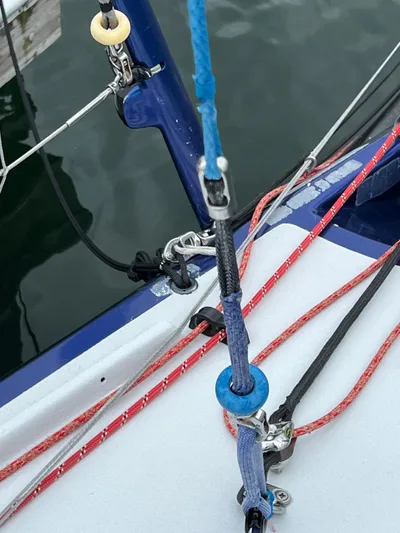 Manifest Yacht Photos Pics Close-up of 2016 Offshore Racing Van Munster Boats Fred Barrett 35 rigging and ropes.