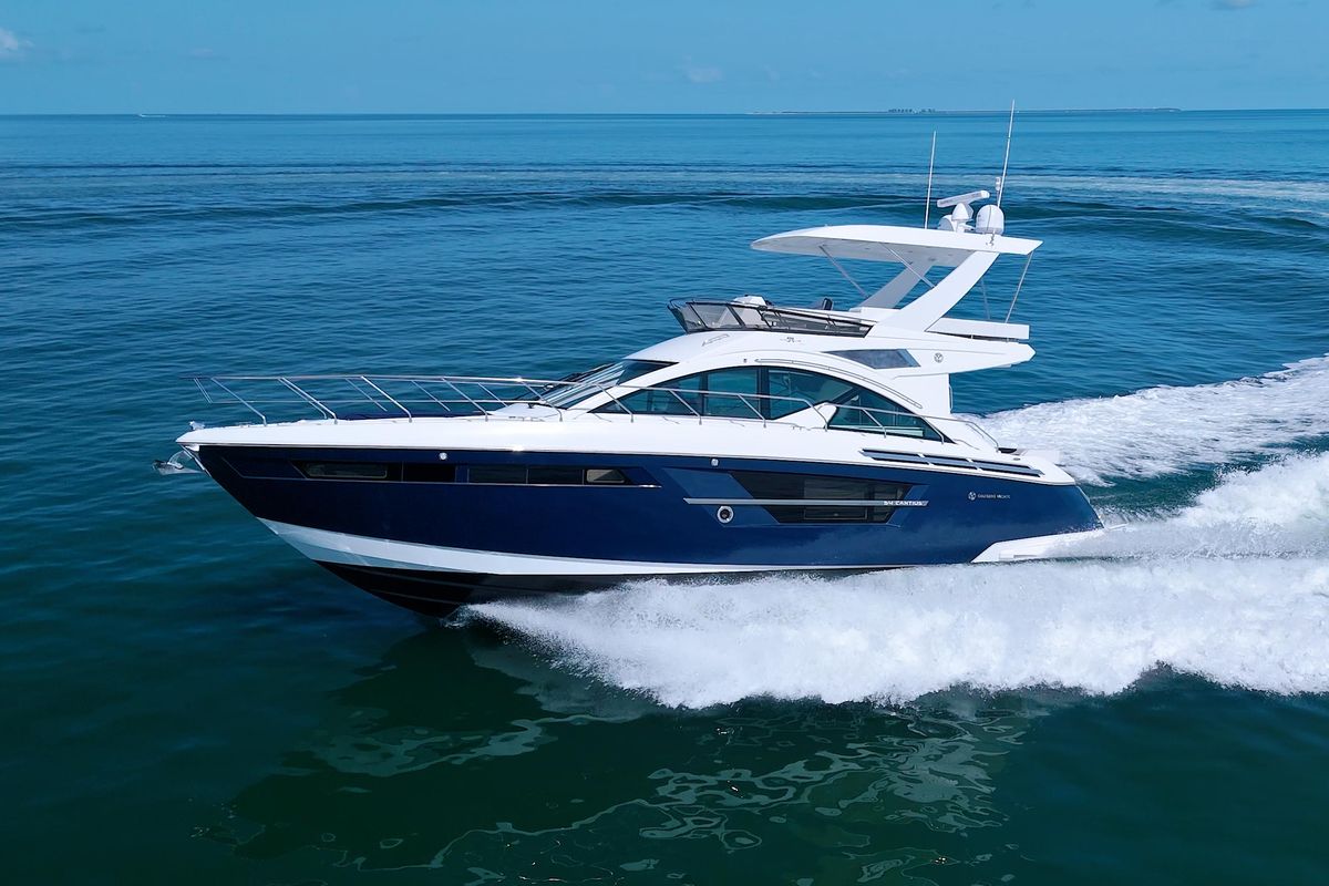 2018 Cruisers Yachts 54 