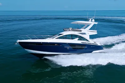 2018 Cruisers Yachts 54 Fly