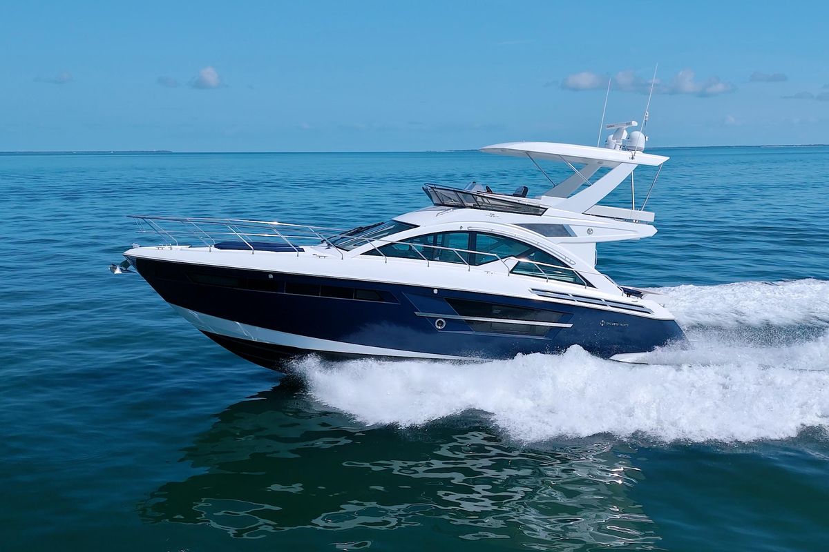 2018 Cruisers Yachts 54 