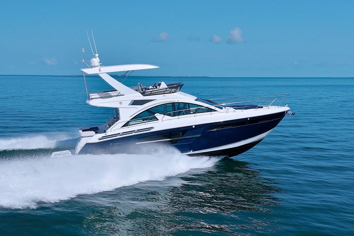 2018 Cruisers Yachts 54 