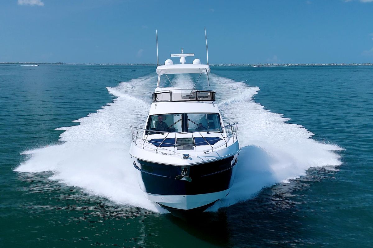 2018 Cruisers Yachts 54 