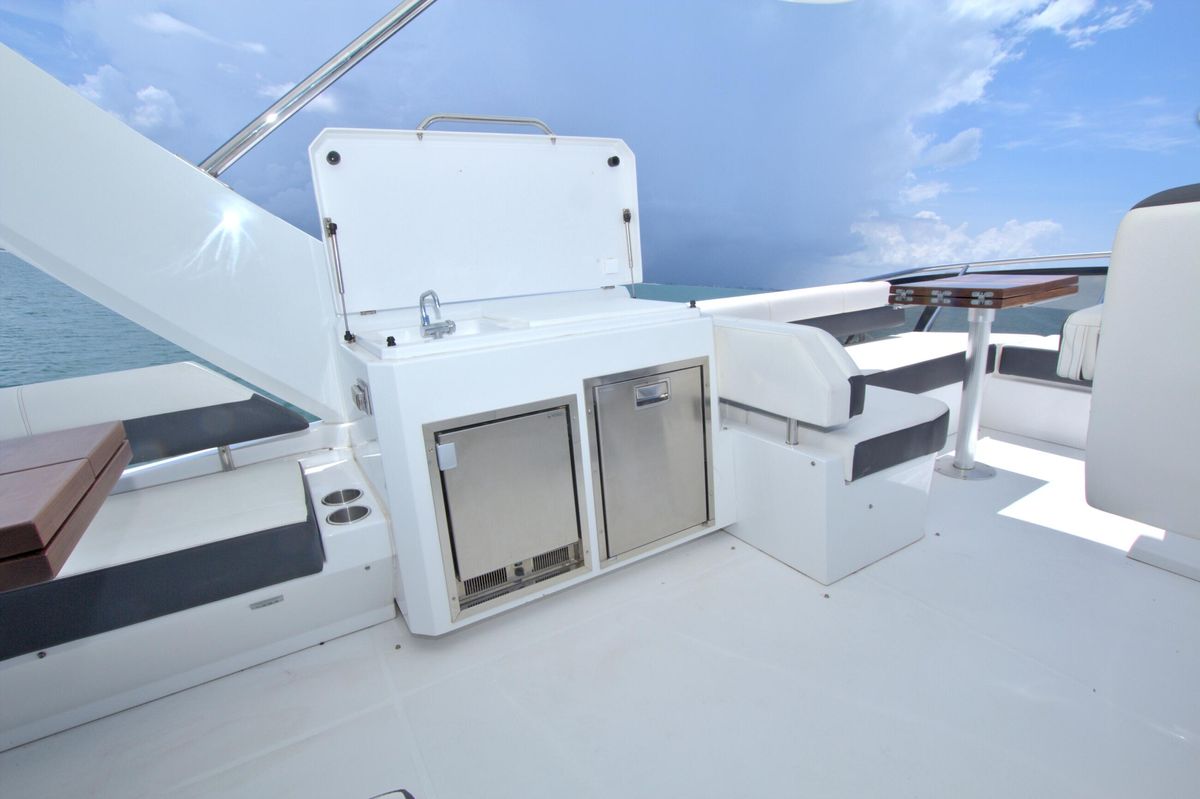 2018 Cruisers Yachts 54 