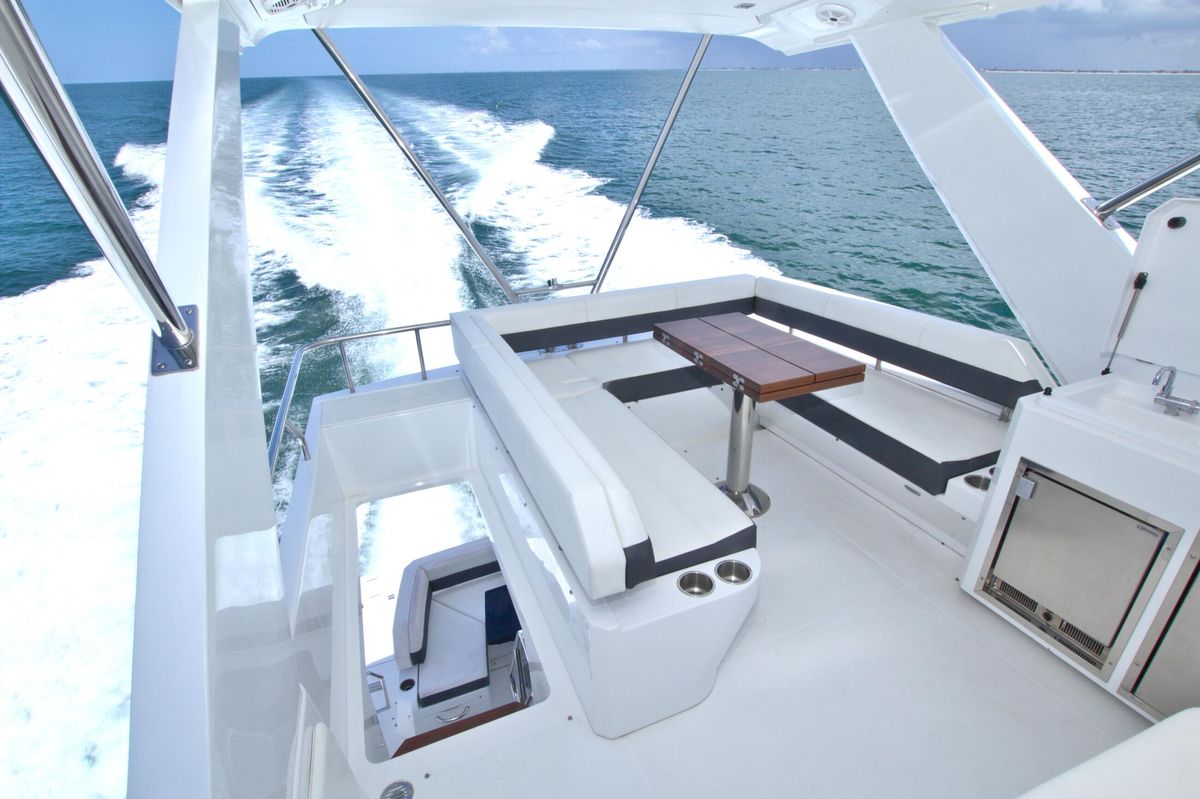2018 Cruisers Yachts 54 