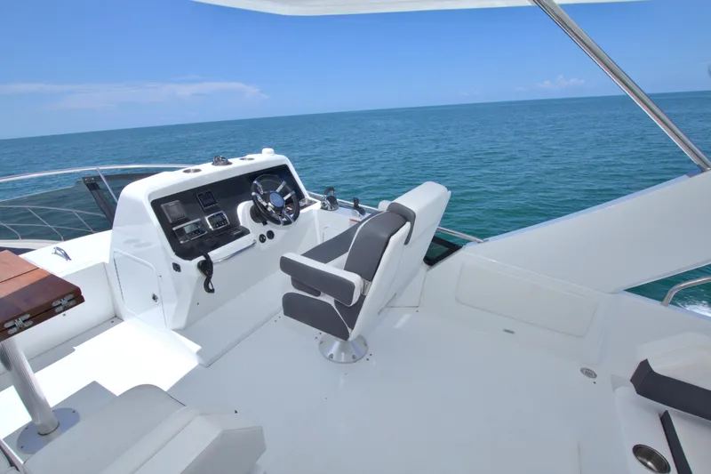 Stepping Stone V Yacht Photos Pics 2018 Cruisers Yachts 54 Fly bridge with ocean view and modern helm station.