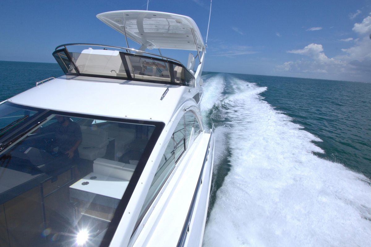 2018 Cruisers Yachts 54 