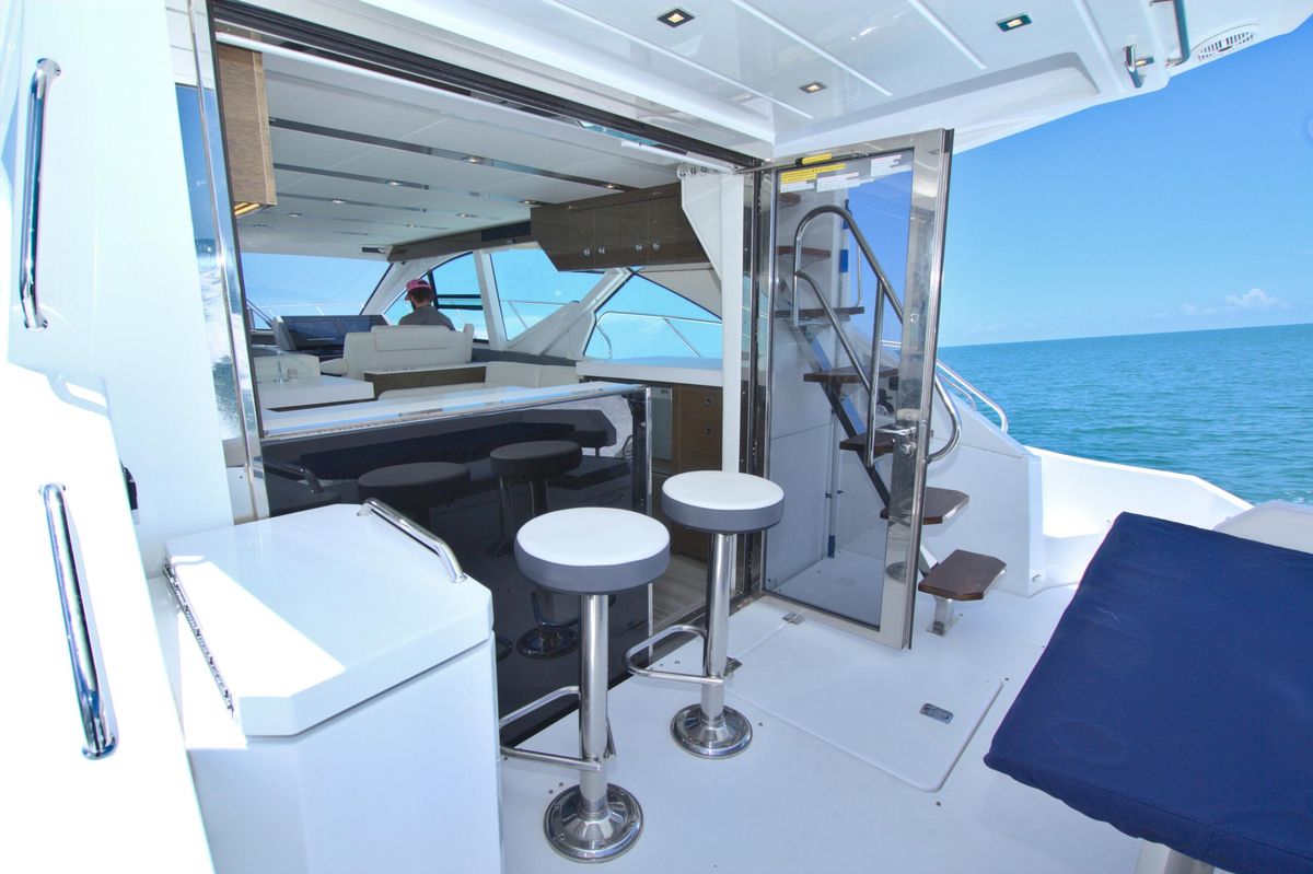 2018 Cruisers Yachts 54 