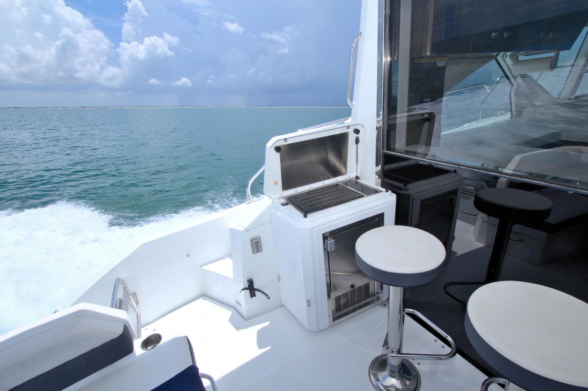 2018 Cruisers Yachts 54 
