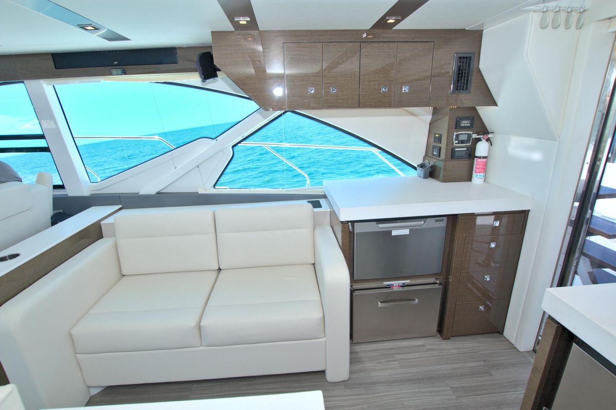 2018 Cruisers Yachts 54 