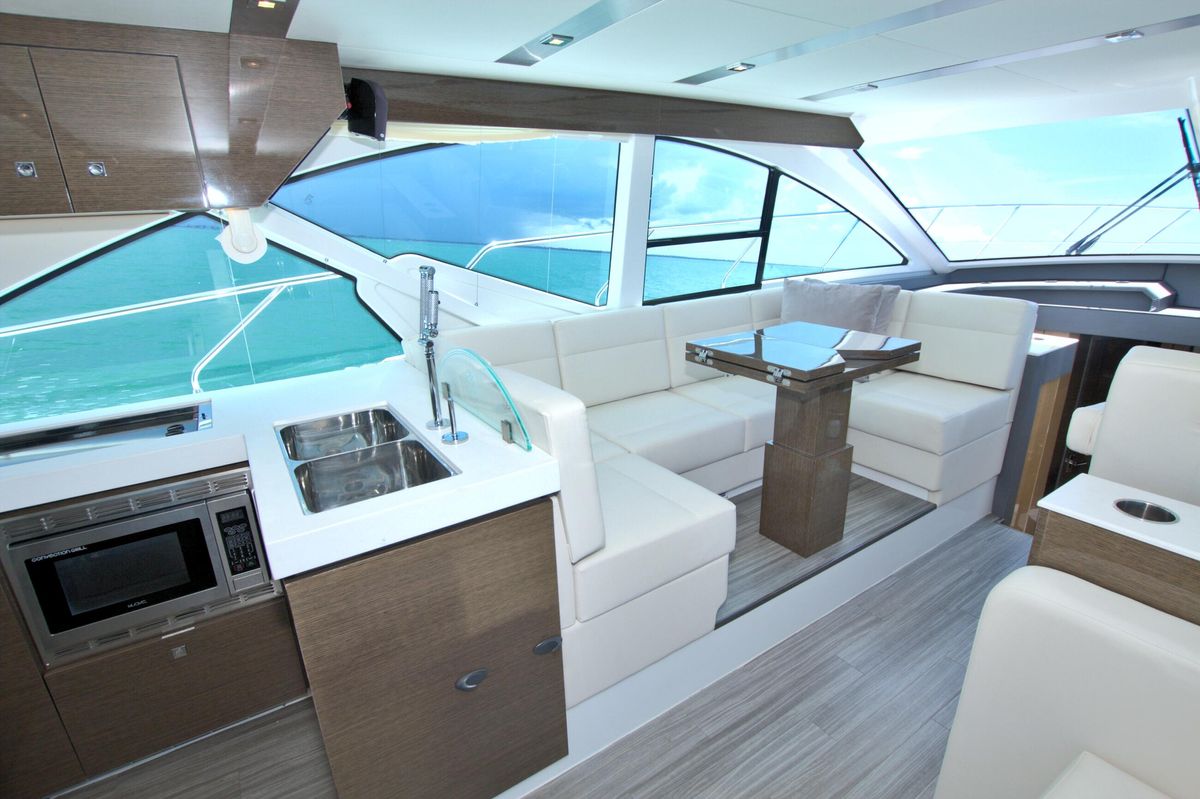 2018 Cruisers Yachts 54 