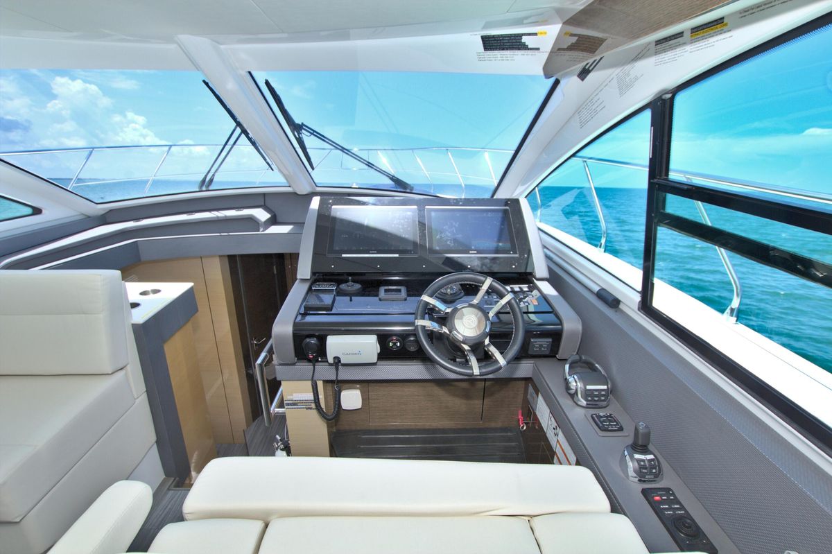 2018 Cruisers Yachts 54 