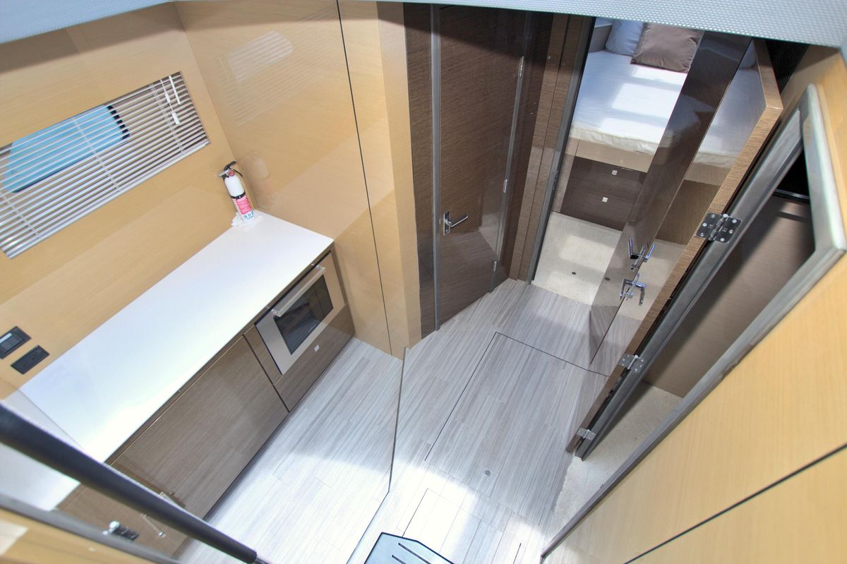 2018 Cruisers Yachts 54 
