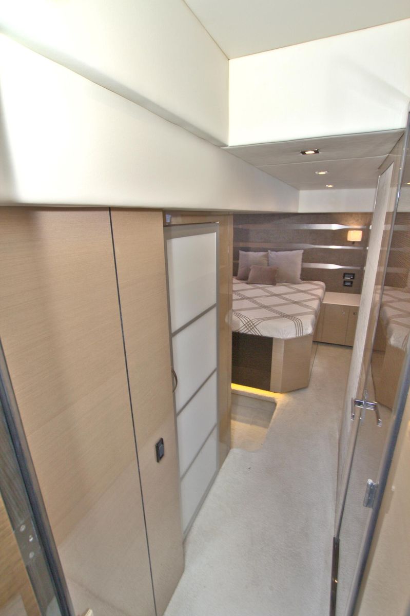 2018 Cruisers Yachts 54 