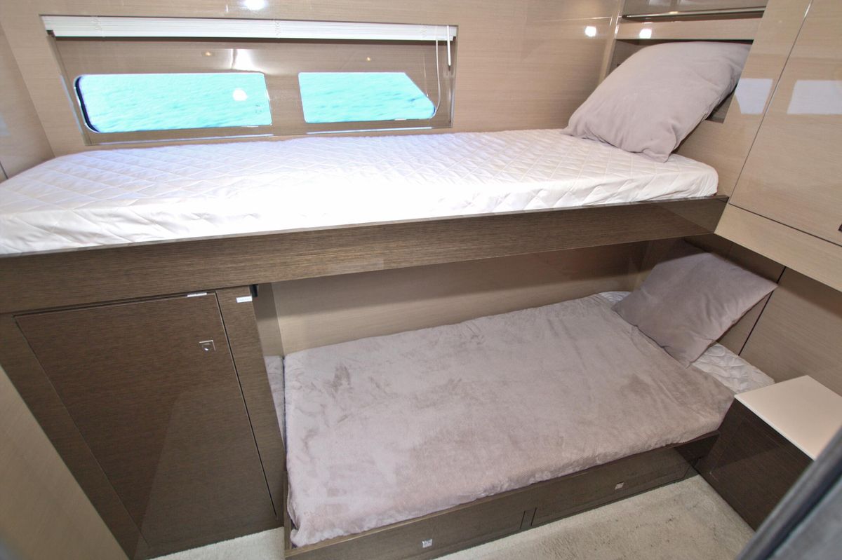2018 Cruisers Yachts 54 