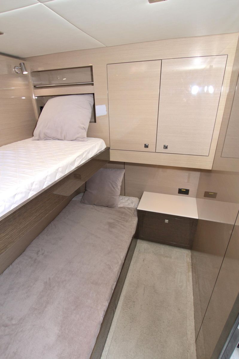 2018 Cruisers Yachts 54 