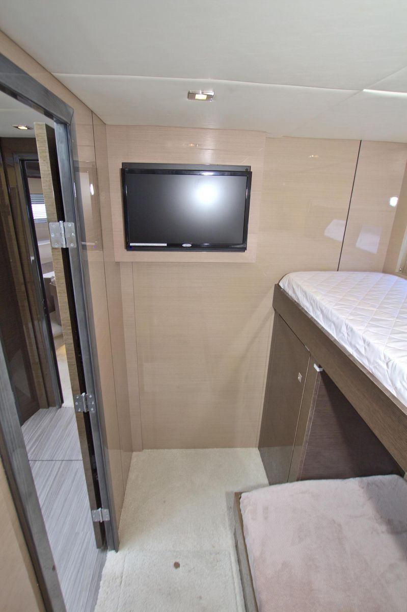 2018 Cruisers Yachts 54 