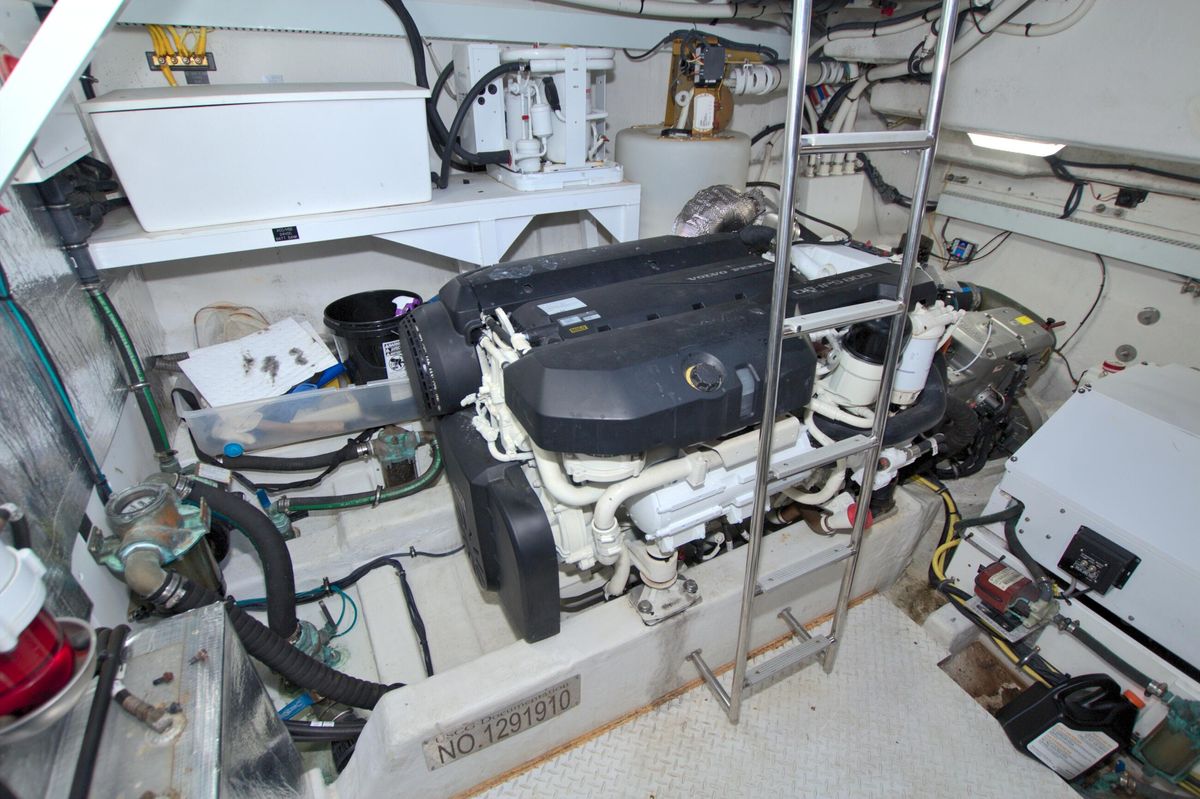 2018 Cruisers Yachts 54 