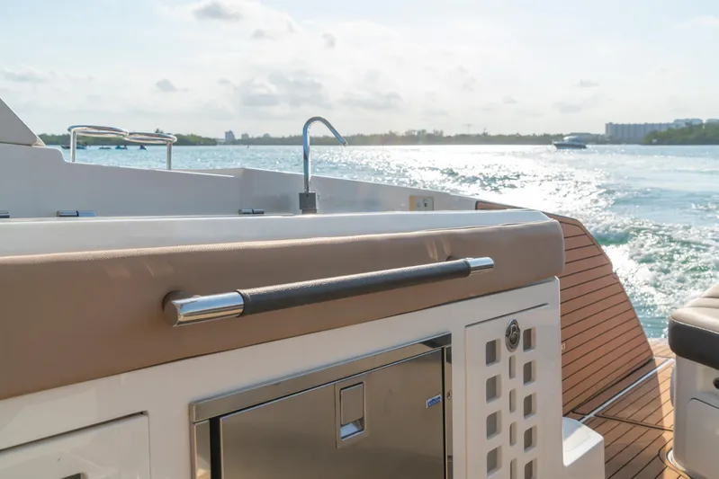  Yacht Photos Pics 2018 Sea Ray SLX 400 yacht with sleek deck design on open water.