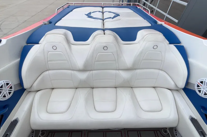  Yacht Photos Pics 2007 Fountain 42 Lightning boat interior with white and blue seating.