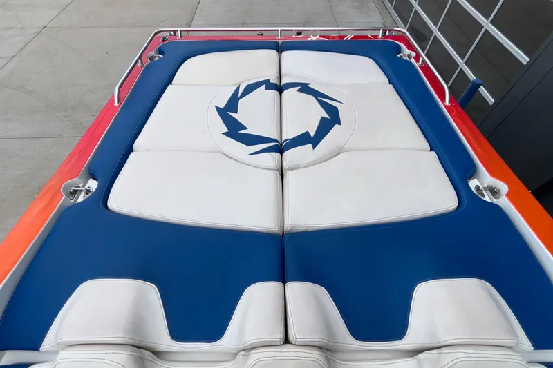  Yacht Photos Pics 2007 Fountain 42 Lightning boat with blue and white cushioned seating.