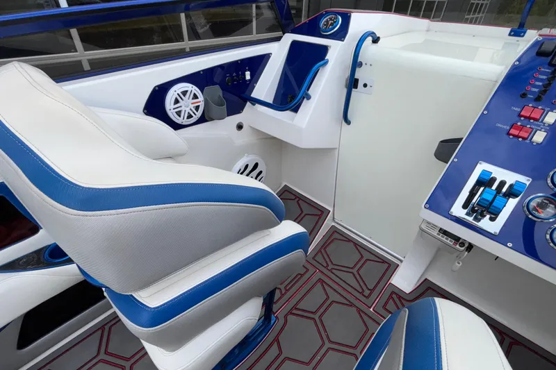  Yacht Photos Pics 2007 Fountain 42 Lightning boat cockpit with blue and white seating and control panel.