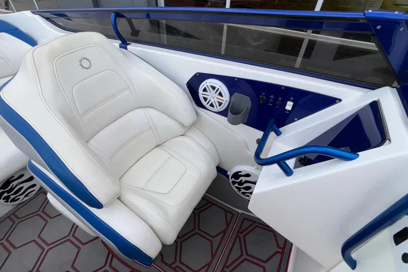  Yacht Photos Pics 2007 Fountain 42 Lightning boat interior with white and blue seating and control panel.