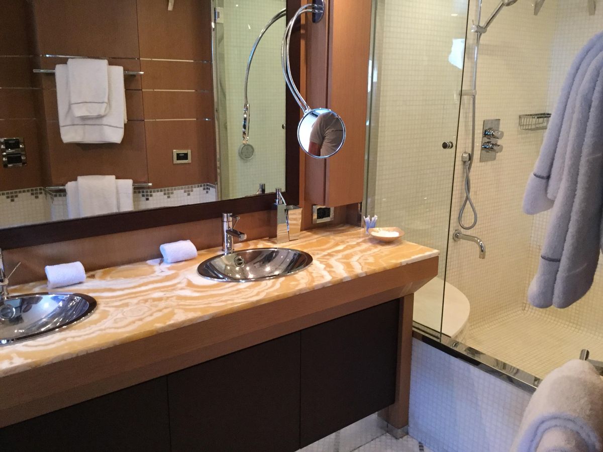 2006 Pershing 121 