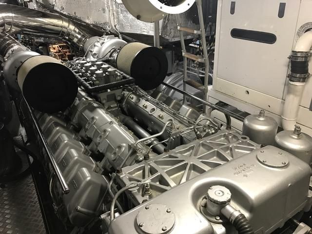 2006 Pershing 121 
