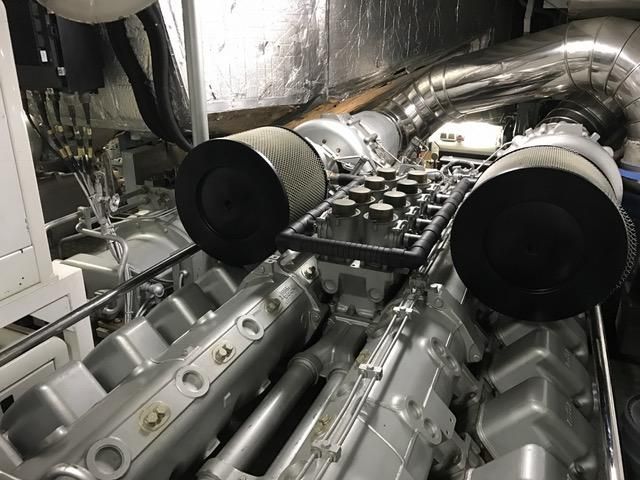 2006 Pershing 121 