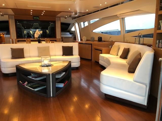 2006 Pershing 121 